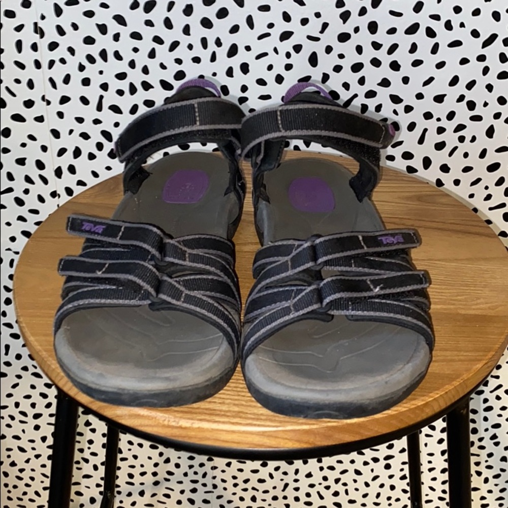 Hiking sandals